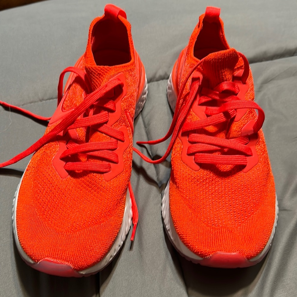 Used 2018
Epic React Flyknit 2 'Chile Red' men’s size 11 Nike React.